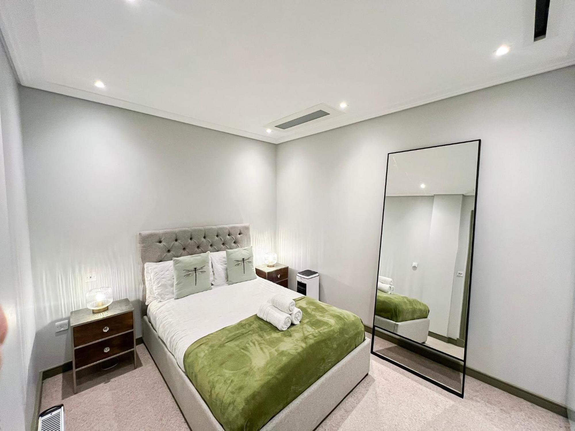 Posh 3 Bedroom Flat With Terrace And Indoor Fireplace In Mayfair, Near Hyde Park London Exterior photo
